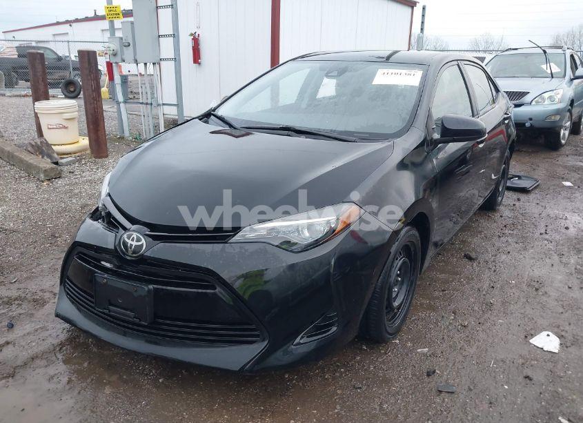 Photo 2 of 2018 Toyota Corolla LE (VIN 2T1BURHE9JC086109)