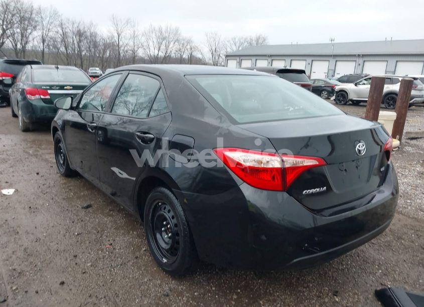 Photo 3 of 2018 Toyota Corolla LE (VIN 2T1BURHE9JC086109)