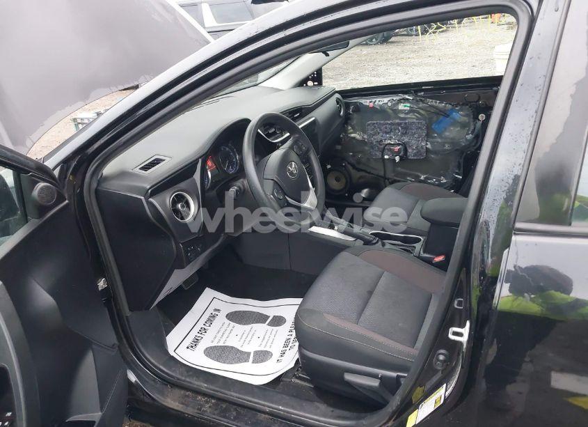 Photo 5 of 2018 Toyota Corolla LE (VIN 2T1BURHE9JC086109)