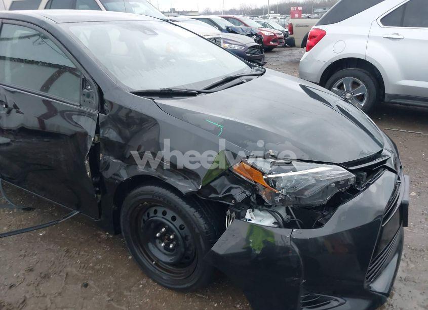 Photo 6 of 2018 Toyota Corolla LE (VIN 2T1BURHE9JC086109)