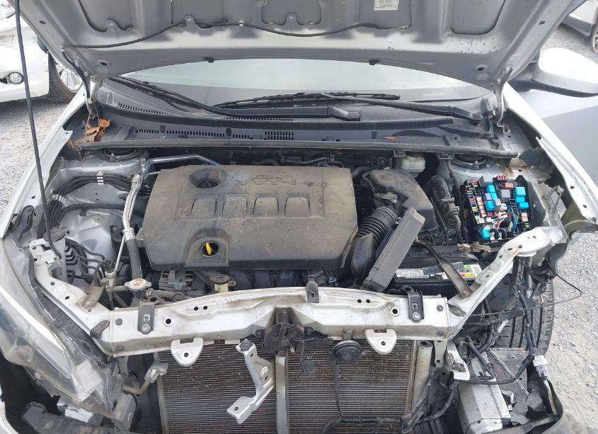 Photo 10 of 2018 Toyota Corolla LE (VIN 2T1BURHE9JC086725)