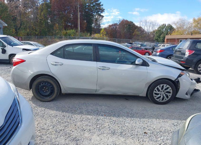 Photo 14 of 2018 Toyota Corolla LE (VIN 2T1BURHE9JC086725)