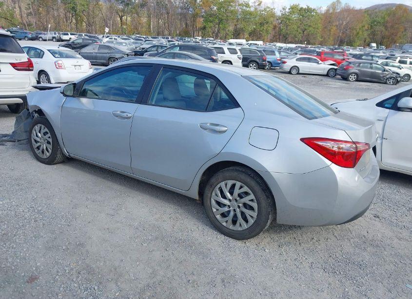 Photo 3 of 2018 Toyota Corolla LE (VIN 2T1BURHE9JC086725)