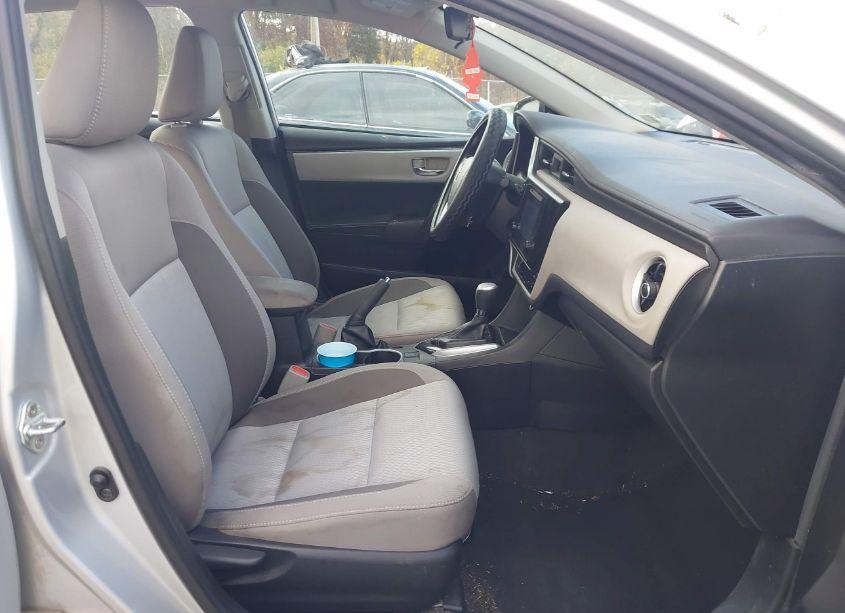 Photo 5 of 2018 Toyota Corolla LE (VIN 2T1BURHE9JC086725)