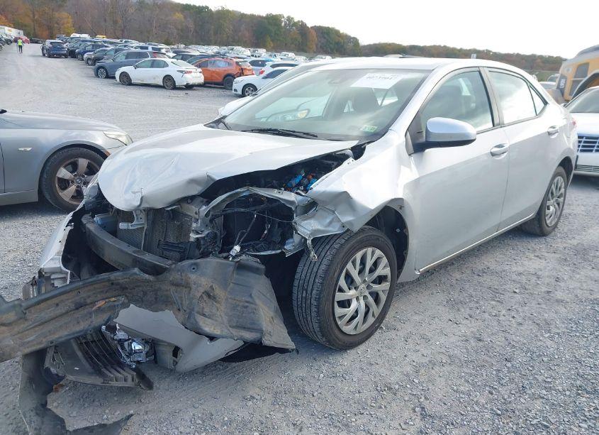 Photo 6 of 2018 Toyota Corolla LE (VIN 2T1BURHE9JC086725)