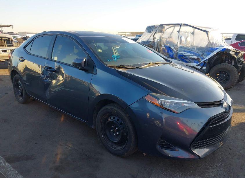 2018 Toyota Corolla LE (VIN 2T1BURHE9JC092945) main photo