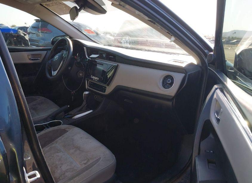 Photo 5 of 2018 Toyota Corolla LE (VIN 2T1BURHE9JC092945)