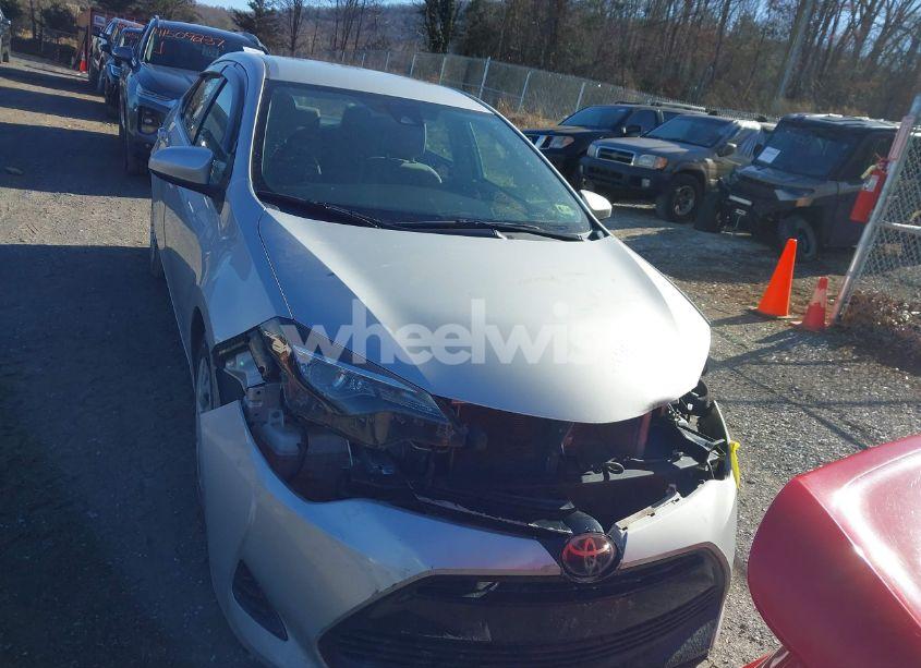 Photo 12 of 2018 Toyota Corolla LE (VIN 2T1BURHE9JC093979)