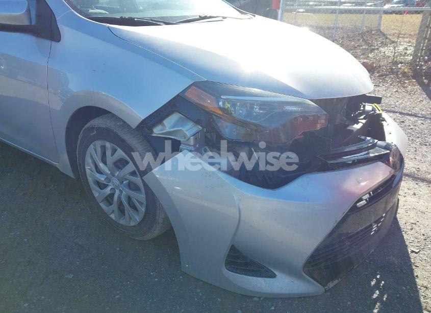 Photo 18 of 2018 Toyota Corolla LE (VIN 2T1BURHE9JC093979)
