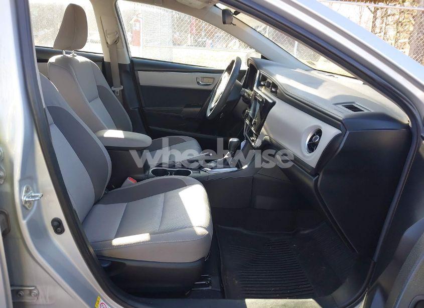 Photo 5 of 2018 Toyota Corolla LE (VIN 2T1BURHE9JC093979)