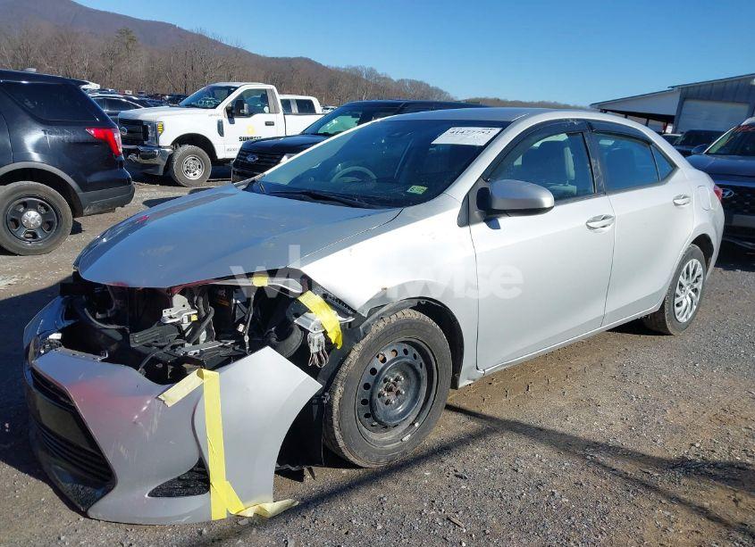 Photo 6 of 2018 Toyota Corolla LE (VIN 2T1BURHE9JC093979)