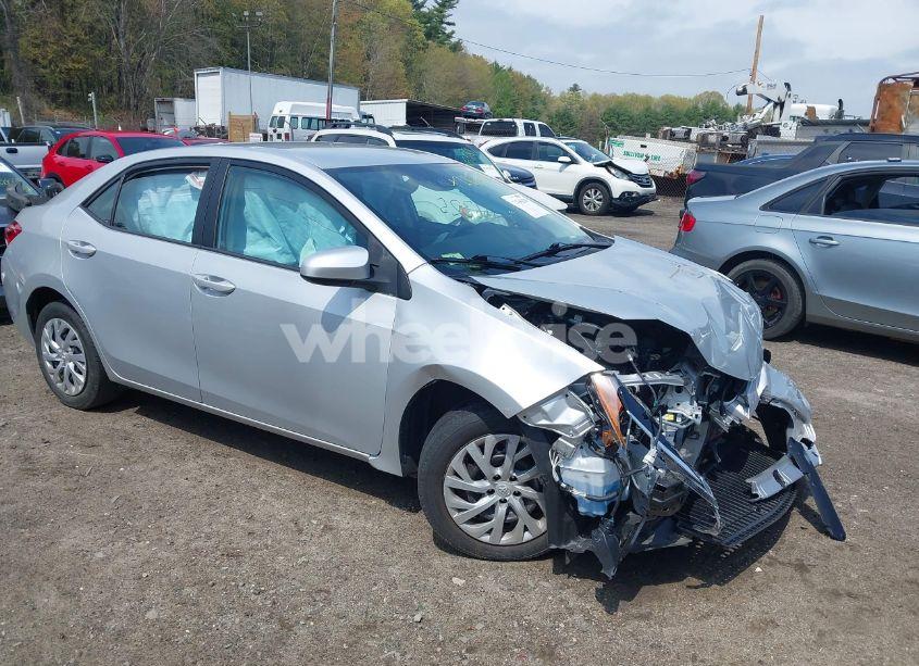 2018 Toyota Corolla LE (VIN 2T1BURHE9JC110134) main photo