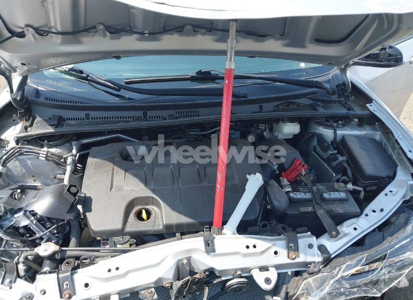 Photo 10 of 2018 Toyota Corolla LE (VIN 2T1BURHE9JC110134)