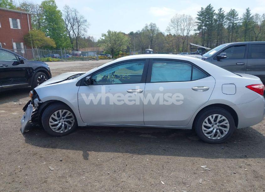 Photo 14 of 2018 Toyota Corolla LE (VIN 2T1BURHE9JC110134)
