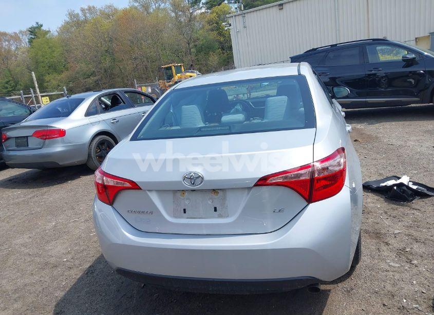 Photo 16 of 2018 Toyota Corolla LE (VIN 2T1BURHE9JC110134)