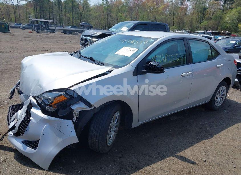 Photo 2 of 2018 Toyota Corolla LE (VIN 2T1BURHE9JC110134)