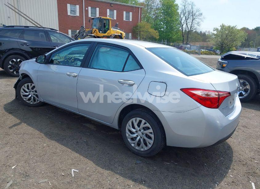 Photo 3 of 2018 Toyota Corolla LE (VIN 2T1BURHE9JC110134)