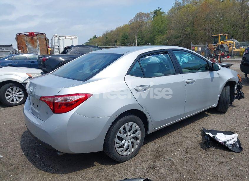Photo 4 of 2018 Toyota Corolla LE (VIN 2T1BURHE9JC110134)