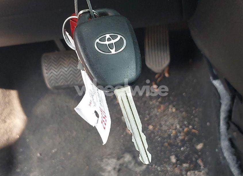 Photo 11 of 2018 Toyota Corolla LE (VIN 2T1BURHE9JC965125)