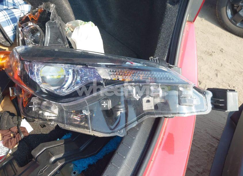 Photo 12 of 2018 Toyota Corolla LE (VIN 2T1BURHE9JC965125)