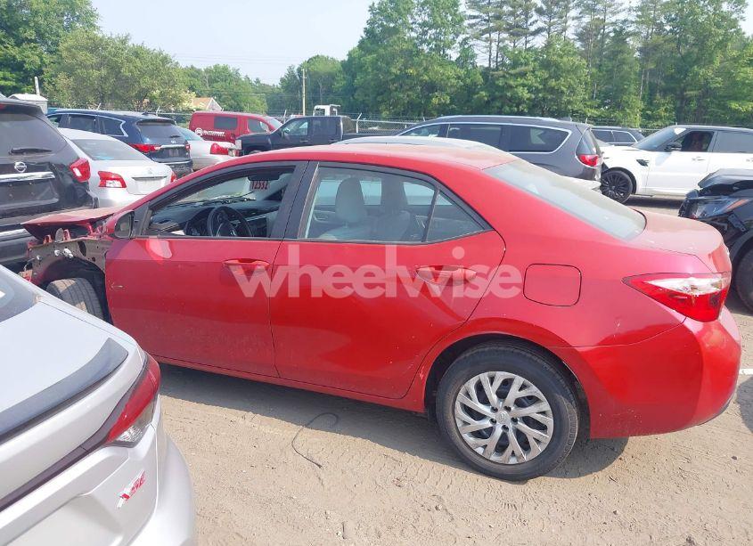 Photo 15 of 2018 Toyota Corolla LE (VIN 2T1BURHE9JC965125)
