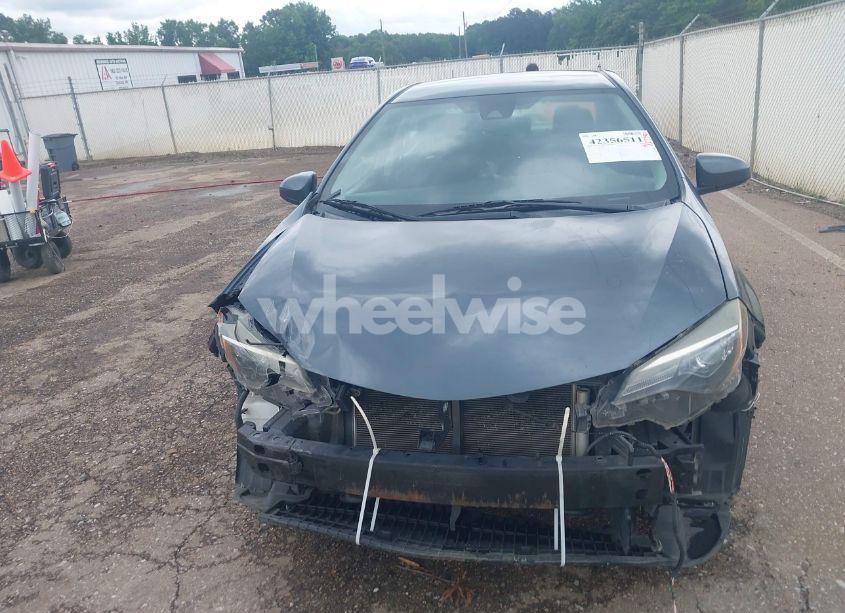 Photo 13 of 2018 Toyota Corolla LE (VIN 2T1BURHE9JC973564)