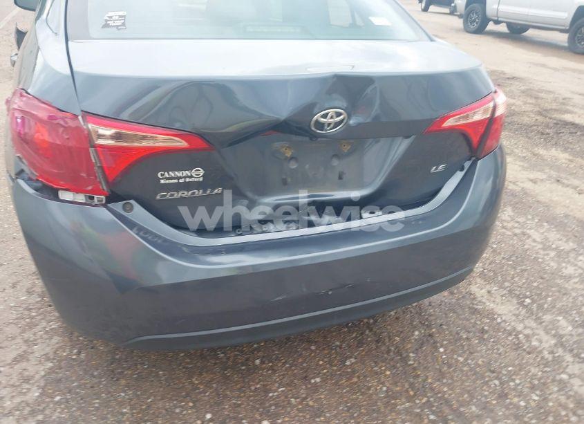 Photo 20 of 2018 Toyota Corolla LE (VIN 2T1BURHE9JC973564)