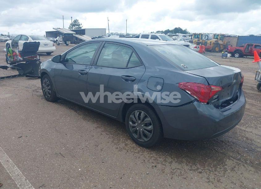 Photo 3 of 2018 Toyota Corolla LE (VIN 2T1BURHE9JC973564)