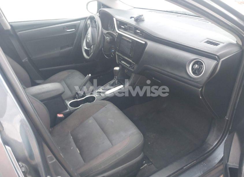 Photo 5 of 2018 Toyota Corolla LE (VIN 2T1BURHE9JC973564)