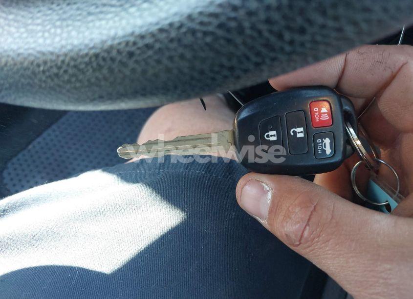 Photo 11 of 2018 Toyota Corolla L/LE/XLE/SE/XSE (VIN 2T1BURHE9JC981373)