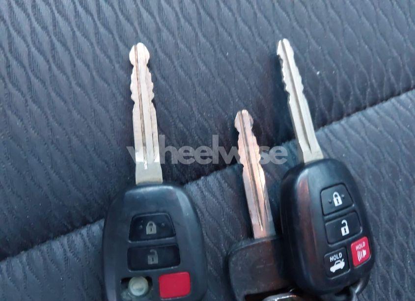 Photo 11 of 2018 Toyota Corolla LE (VIN 2T1BURHE9JC988808)