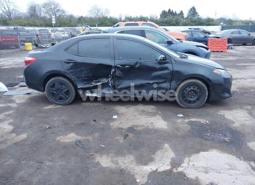 Photo 13 of 2018 Toyota Corolla LE (VIN 2T1BURHE9JC988808)