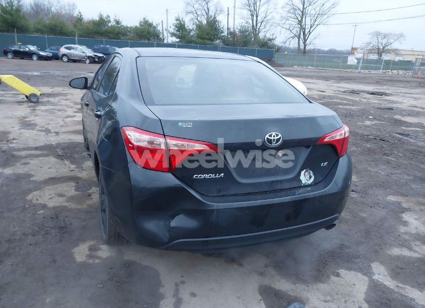 Photo 3 of 2018 Toyota Corolla LE (VIN 2T1BURHE9JC988808)