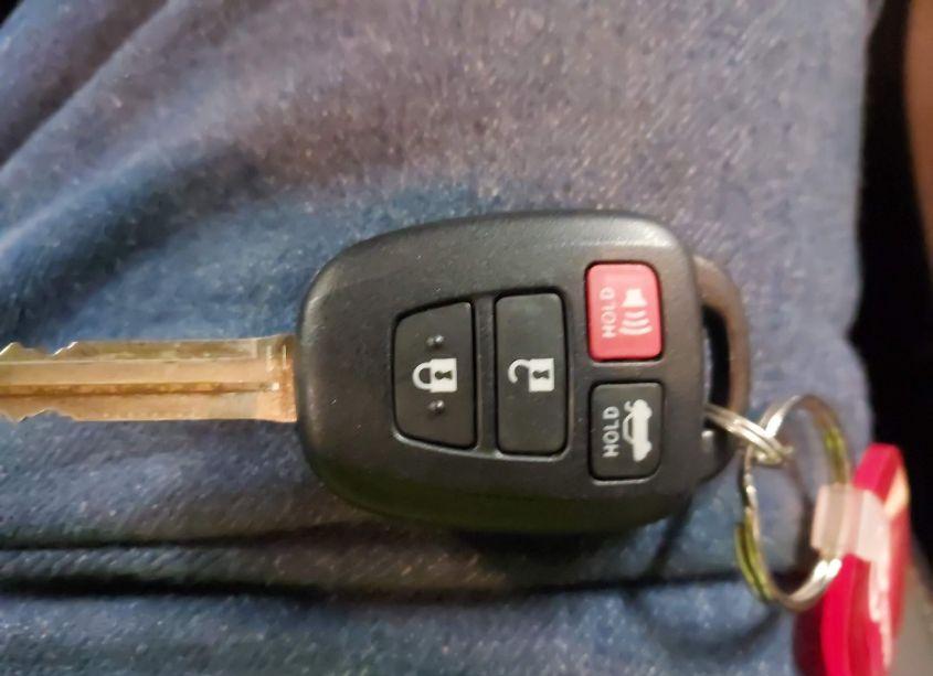 Photo 11 of 2018 Toyota Corolla SE (VIN 2T1BURHE9JC989845)