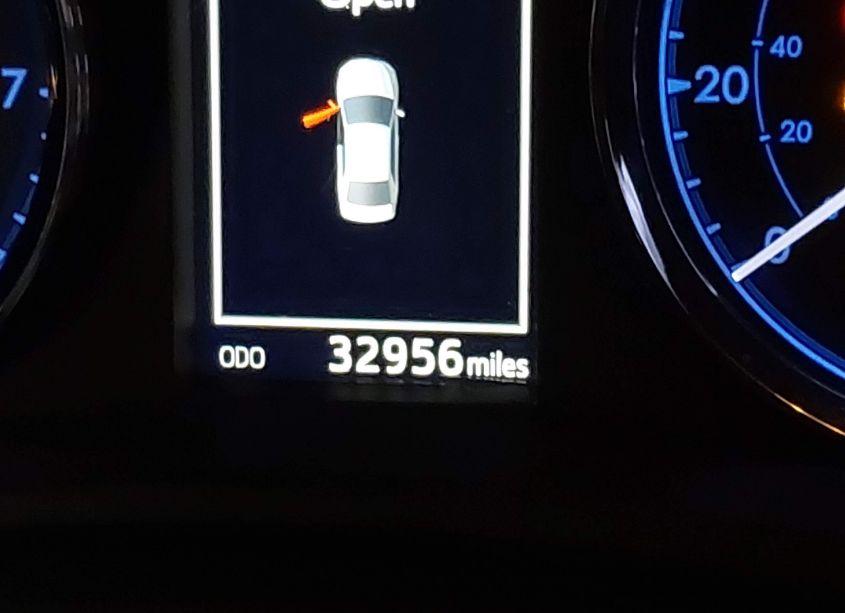 Photo 16 of 2018 Toyota Corolla SE (VIN 2T1BURHE9JC989845)