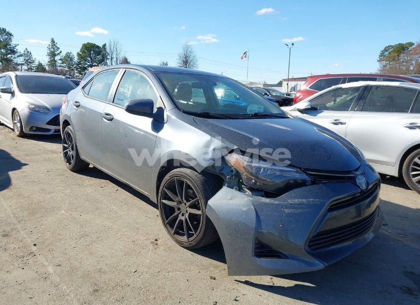 2018 Toyota Corolla LE (VIN 2T1BURHE9JC995063) main photo