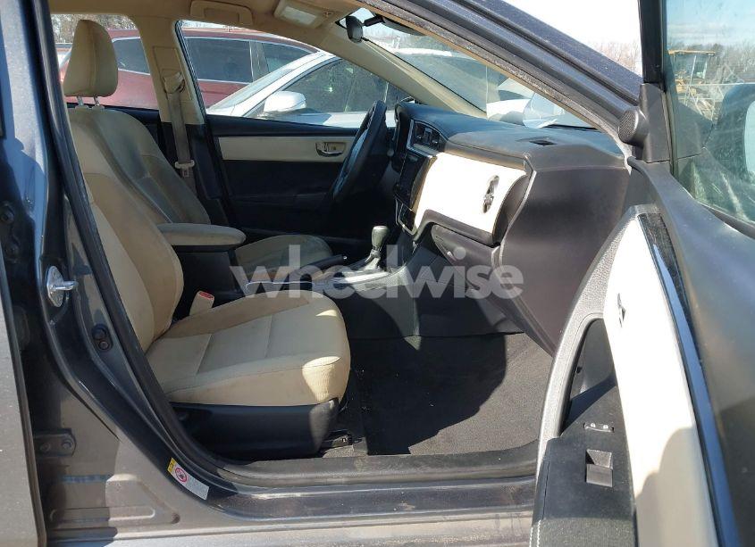 Photo 5 of 2018 Toyota Corolla LE (VIN 2T1BURHE9JC995063)