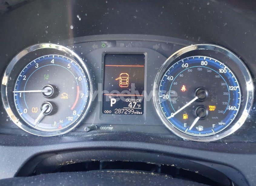 Photo 7 of 2018 Toyota Corolla LE (VIN 2T1BURHE9JC995063)