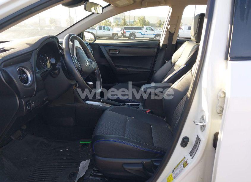 Photo 5 of 2019 Toyota Corolla SE (VIN 2T1BURHE9KC134631)