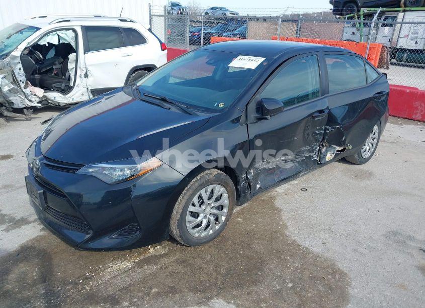 Photo 2 of 2019 Toyota Corolla LE (VIN 2T1BURHE9KC150649)