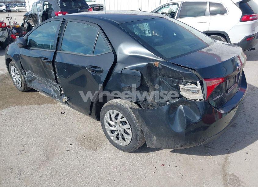 Photo 3 of 2019 Toyota Corolla LE (VIN 2T1BURHE9KC150649)