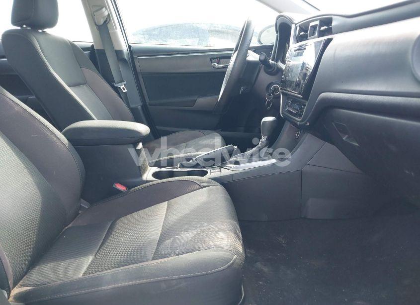 Photo 5 of 2019 Toyota Corolla LE (VIN 2T1BURHE9KC150649)