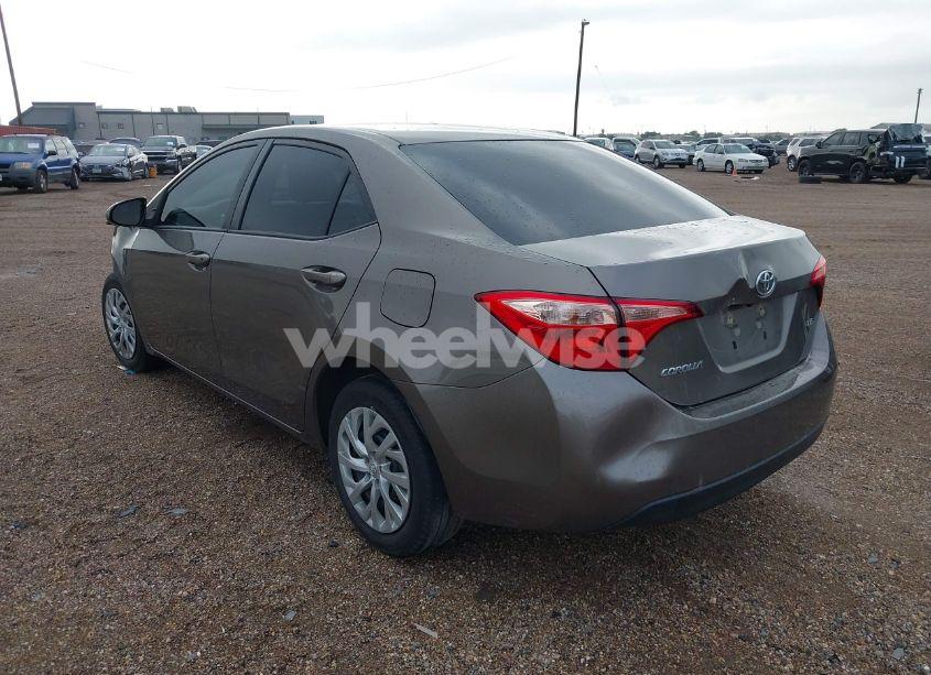 Photo 3 of 2019 Toyota Corolla LE (VIN 2T1BURHE9KC160145)