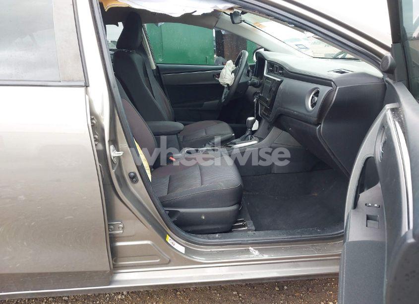 Photo 5 of 2019 Toyota Corolla LE (VIN 2T1BURHE9KC160145)