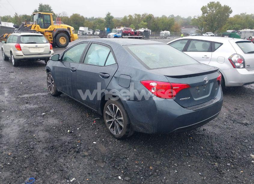 Photo 3 of 2019 Toyota Corolla SE (VIN 2T1BURHE9KC165930)