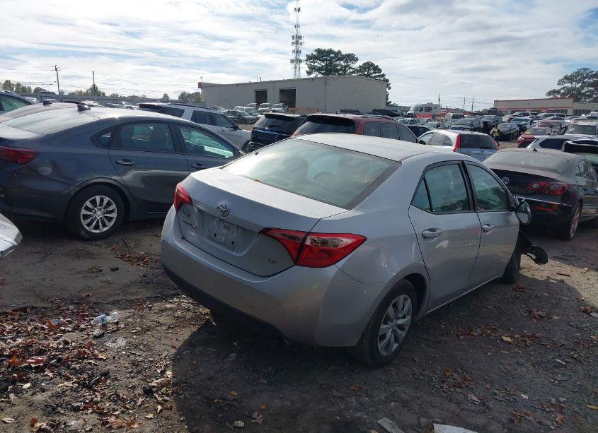 Photo 4 of 2019 Toyota Corolla LE (VIN 2T1BURHE9KC165989)