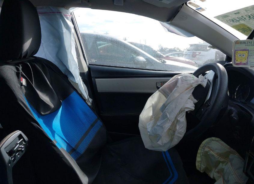 Photo 5 of 2019 Toyota Corolla LE (VIN 2T1BURHE9KC165989)