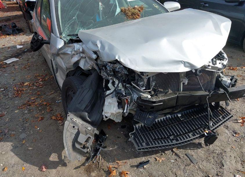 Photo 6 of 2019 Toyota Corolla LE (VIN 2T1BURHE9KC165989)