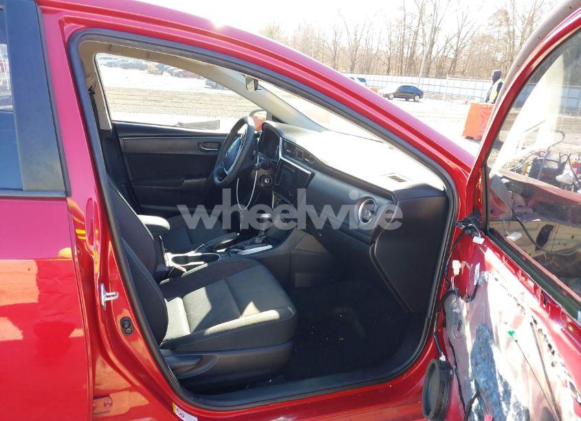 Photo 5 of 2019 Toyota Corolla LE (VIN 2T1BURHE9KC177219)