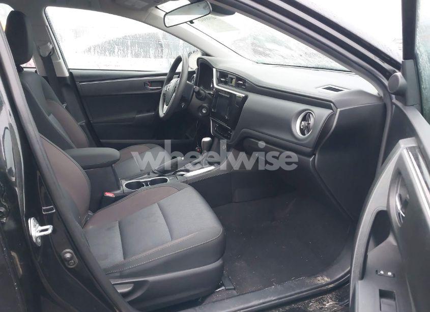 Photo 5 of 2019 Toyota Corolla LE (VIN 2T1BURHE9KC177267)
